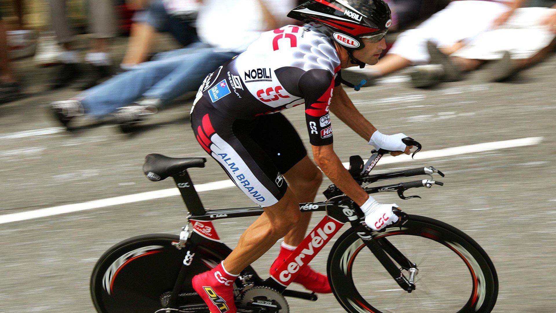 拜仁慕尼黑与新星卡尔续约，年薪跃升700万欧元，揭秘背后的战略与情感纽带